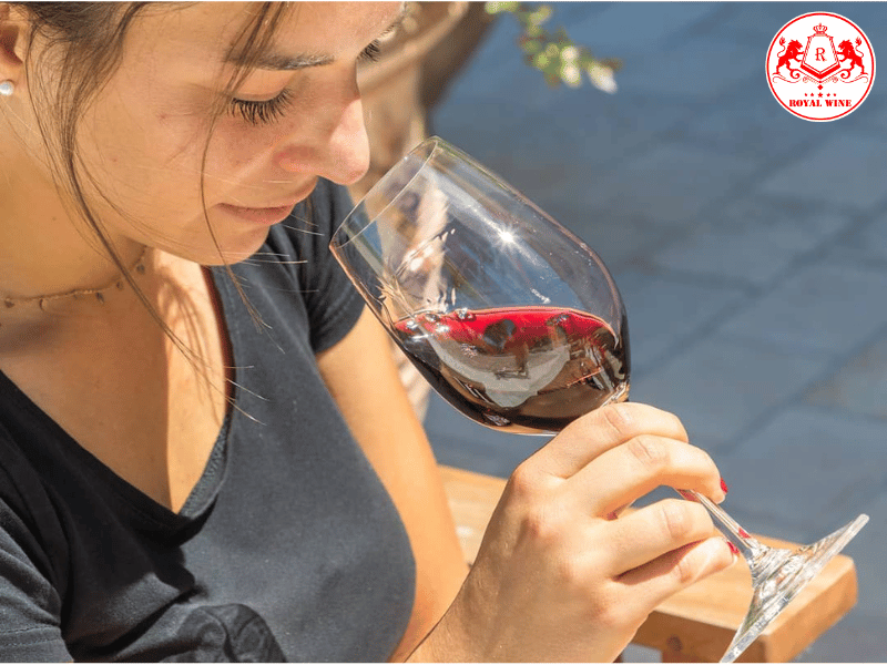 Mỗi ngày nên uống bao nhiêu rượu vang đỏ là đủ?